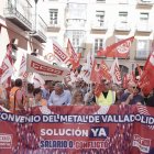 UGT FICA y CCOO Industria se concentran frente a la sede de Vametal para protestar por el bloqueo en la negociación del convenio colectivo del metal.