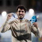Diego Casas muestra su presea de plata en los Juegos Mediterráneos.
