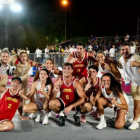 Las selecciones de España masculina y femenina de 3x3 posan en Taranto con el oro.