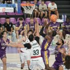Imagen del derbi de Copa España entre el UEMC Baloncesto Valladolid y la Cultural y Deportiva leonesa.
