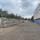 La cubierta del Pisuerga, 'aparcada' en el parking del polideportivo.