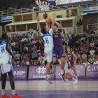 Imagen del partido de la primera jornada de la Segunda FEB entre el UEMC Baloncesto Valladolid y Melilla. Ciudad del Deporte.