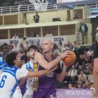 Imagen del partido de la primera jornada de la Segunda FEB entre el UEMC Baloncesto Valladolid y Melilla. Ciudad del Deporte.