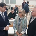 El director de Recursos Humanos para España y Europa de la compañía HORSE Powertrain, Francisco Arranz, junto a la rectora de la Universidad de Valladolid, Pilar Garcés
