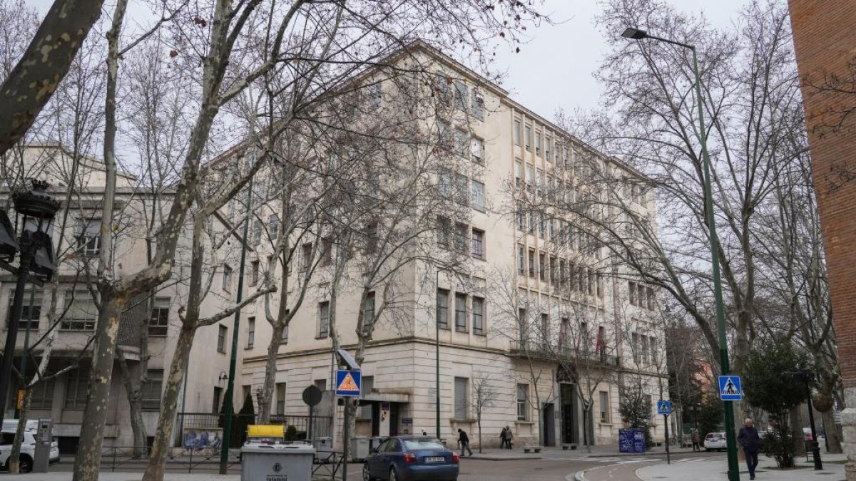 Barrio del Hospital. Facultad de Medicina en la Avenida Ramón y Cajal. - JUAN MIGUEL LOSTAU