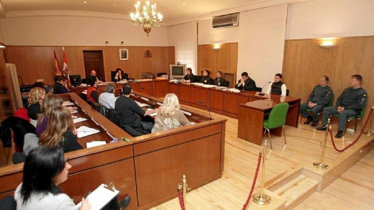 Imagen de archivo de un juicio con un tribunal de jurado en la Audiencia Provincial de Valladolid.-DM