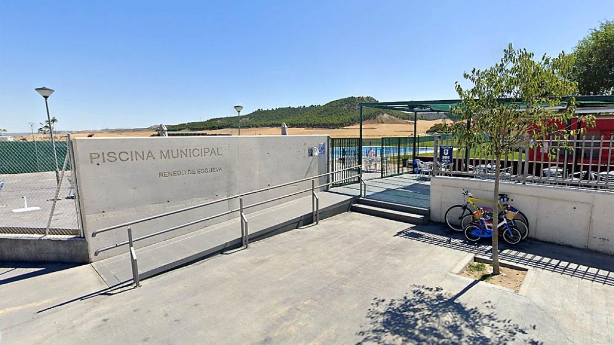 Entrada de la piscina de Renedo de Esgueva.