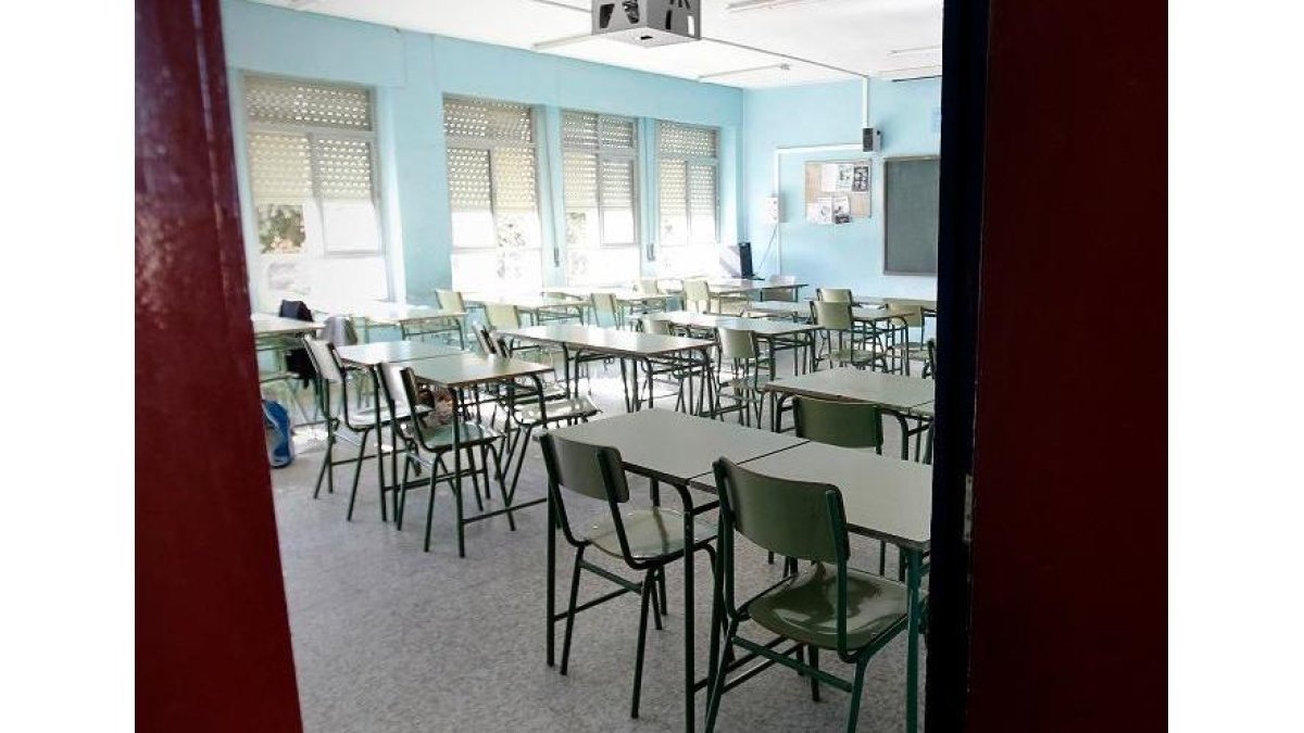 Un aula vacía en un colegio de la red pública. ALBERTO DI LOLLI