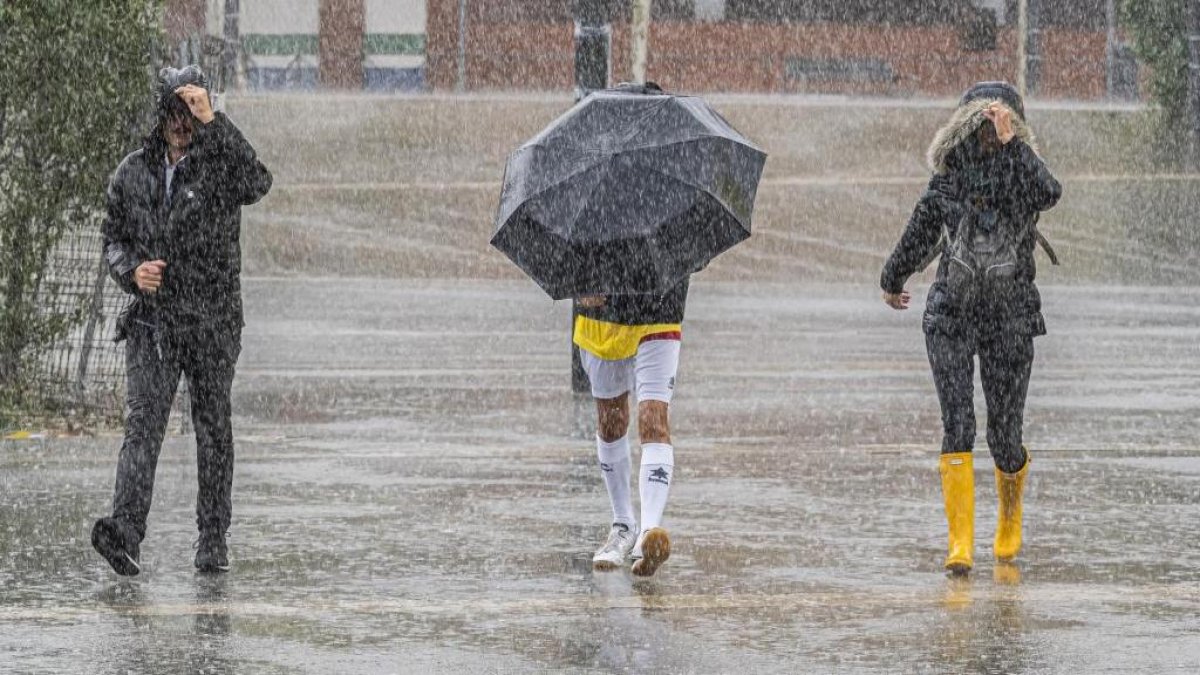 Temporal de lluvia y viento en Valladolid. -PHOTOGENIC