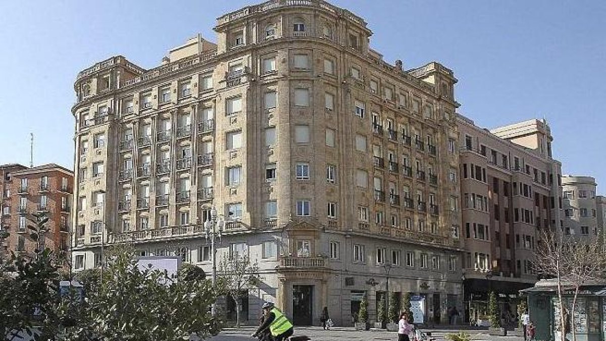 Edificio en la plaza Zorrilla donde se han producido los hechos.
