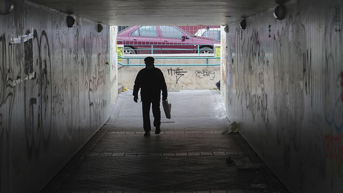 Túnel que une la calle de la Vía con la calle de la Salud.- J.M. LOSTAU
