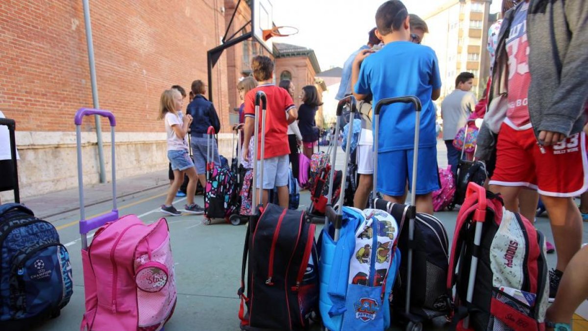 Vuelta al cole en el centro Gonzalo de Córdoba de Valladolid.-ICAL