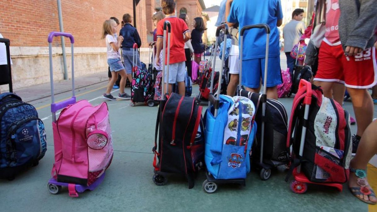 Vuelta al cole en el centro Gonzalo de Córdoba de Valladolid.-ICAL