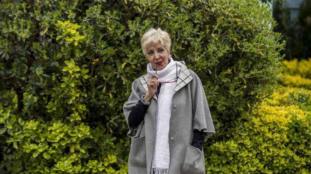 Concha Velasco, el pasado mes de abril, en un parque de Madrid.-OLMO CALVO