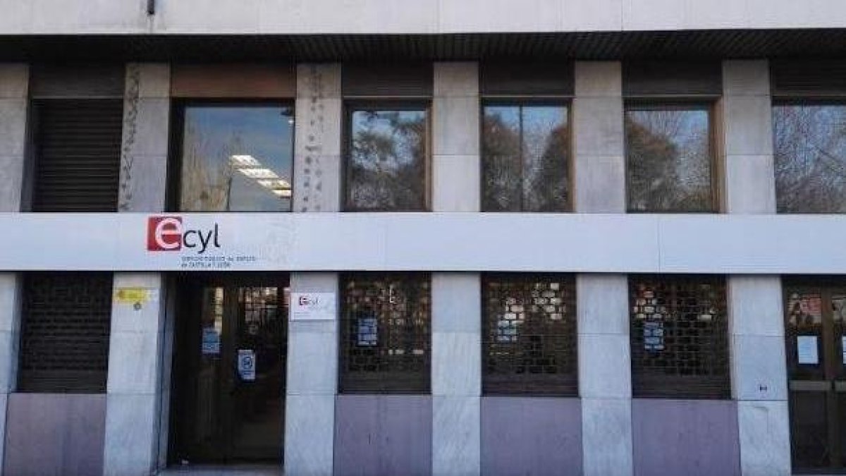 Oficina de empleo de Ecyl en la carretera Villabáñez.