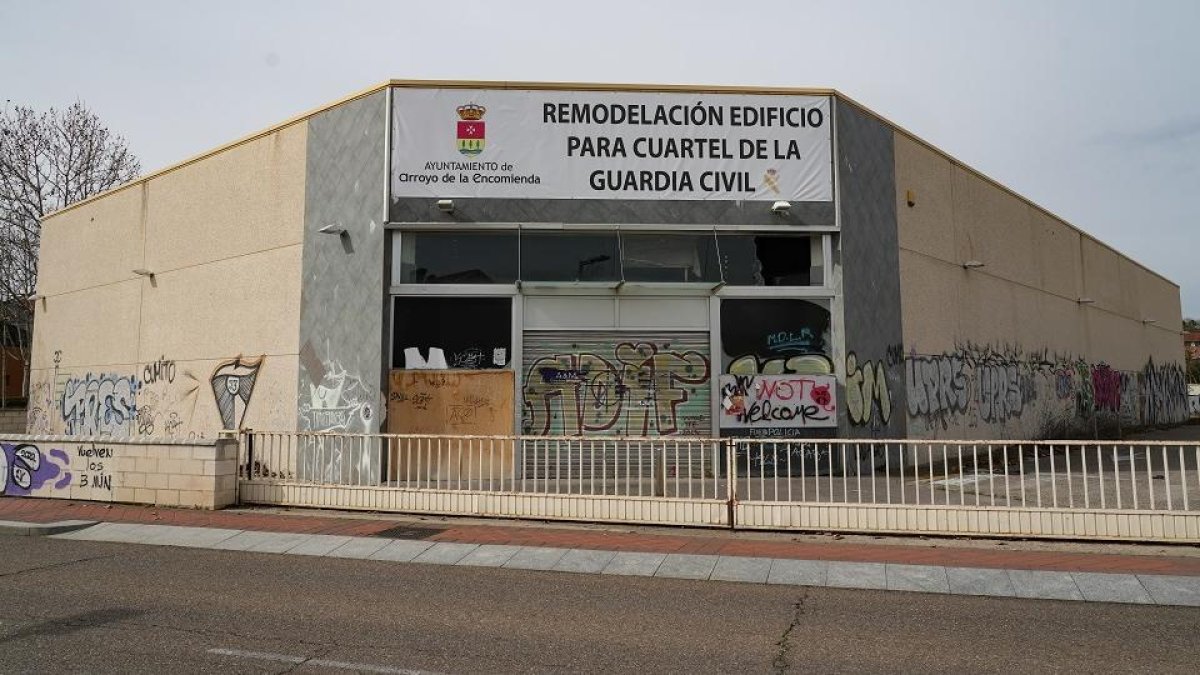 Edificio en el que se ubicará el cuartel de la Guardia Civil en Arroyo. J.M. LOSTAU