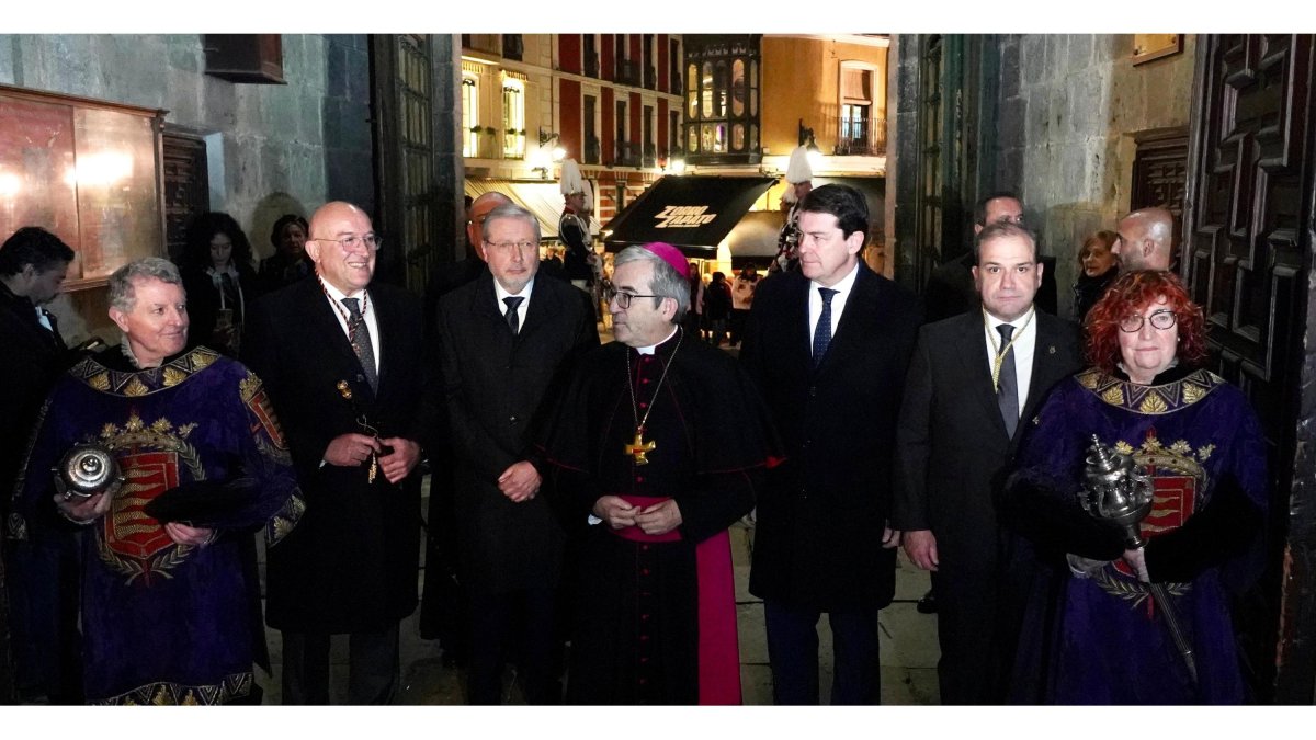 El periodista Luis Jaramillo pronuncia el pregón de la Semana Santa de Valladolid 2024.-ICAL