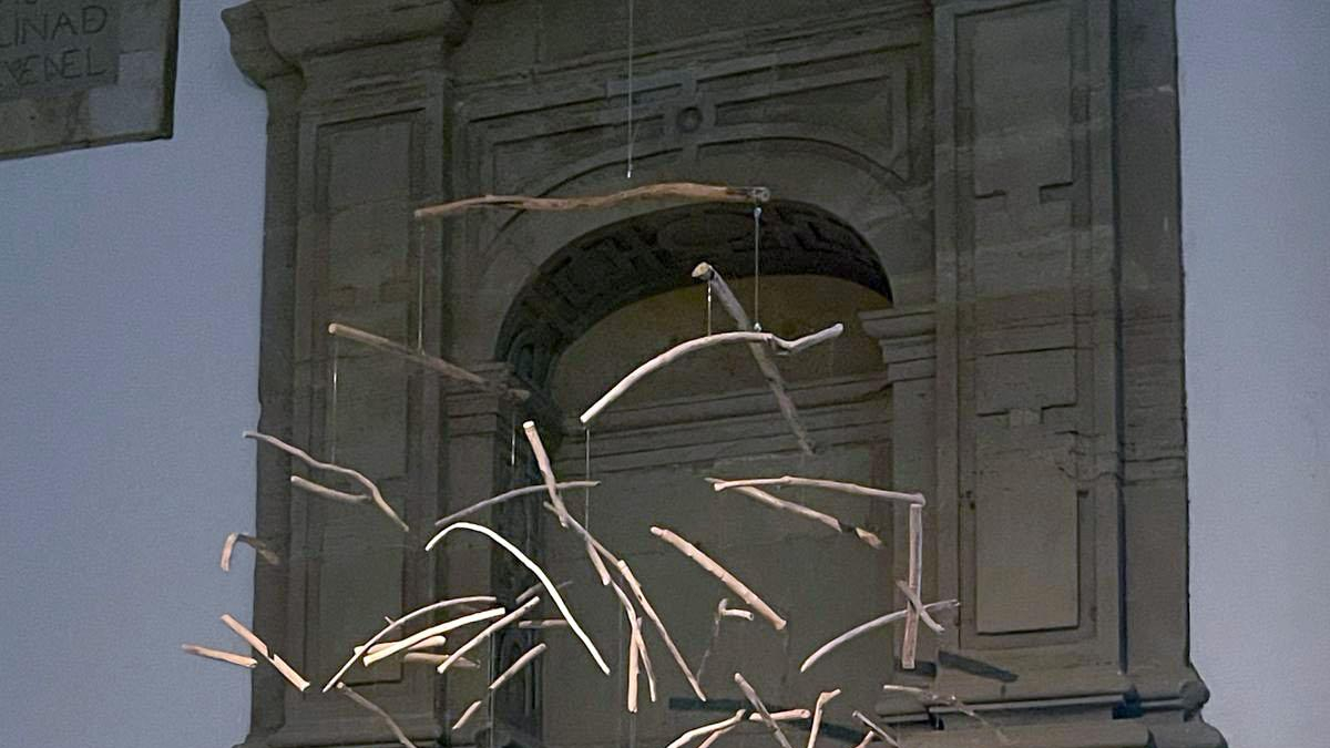 Exposición 'Kilos de oxígeno en la zona de intercambio', en el Museo Barjola de Gijón, del artista vallisoletano Eugenio Ampudia