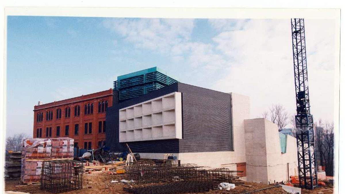 Obras de construcción del complejo del Museo de la Ciencia de la calle Puerto Rico en 1998