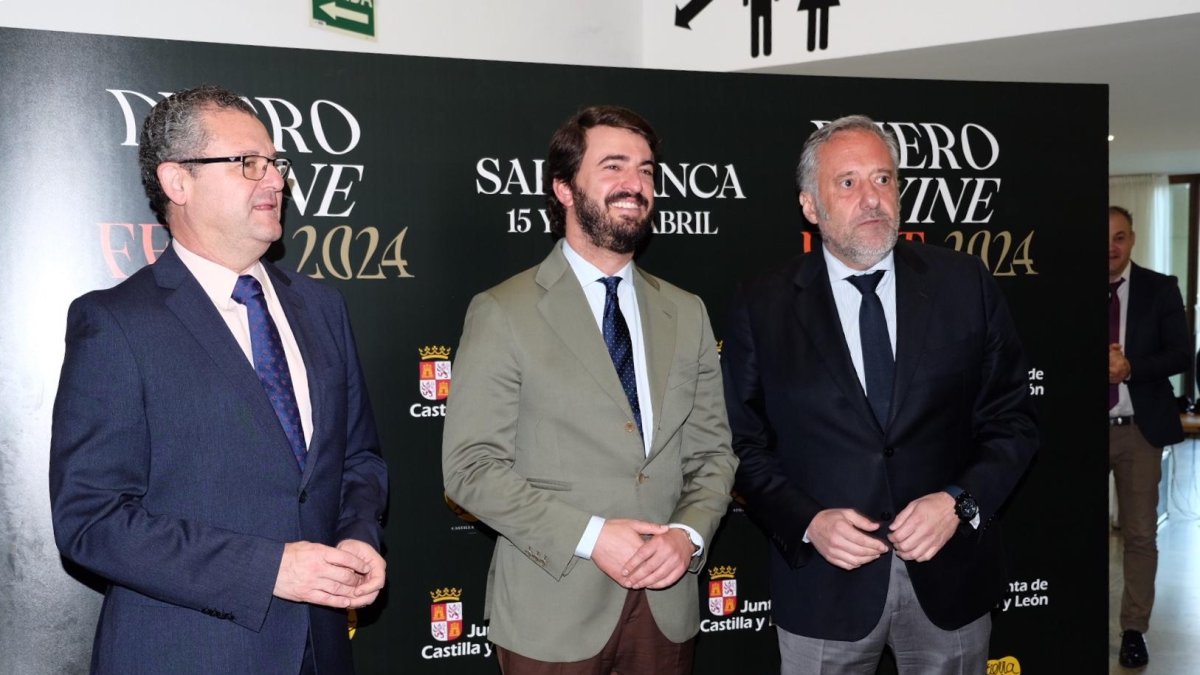 El vicepresidente de la Junta de Castilla y León, Juan García - Gallardo inaugura el congreso Duero Wine 2024 en Salamanca.