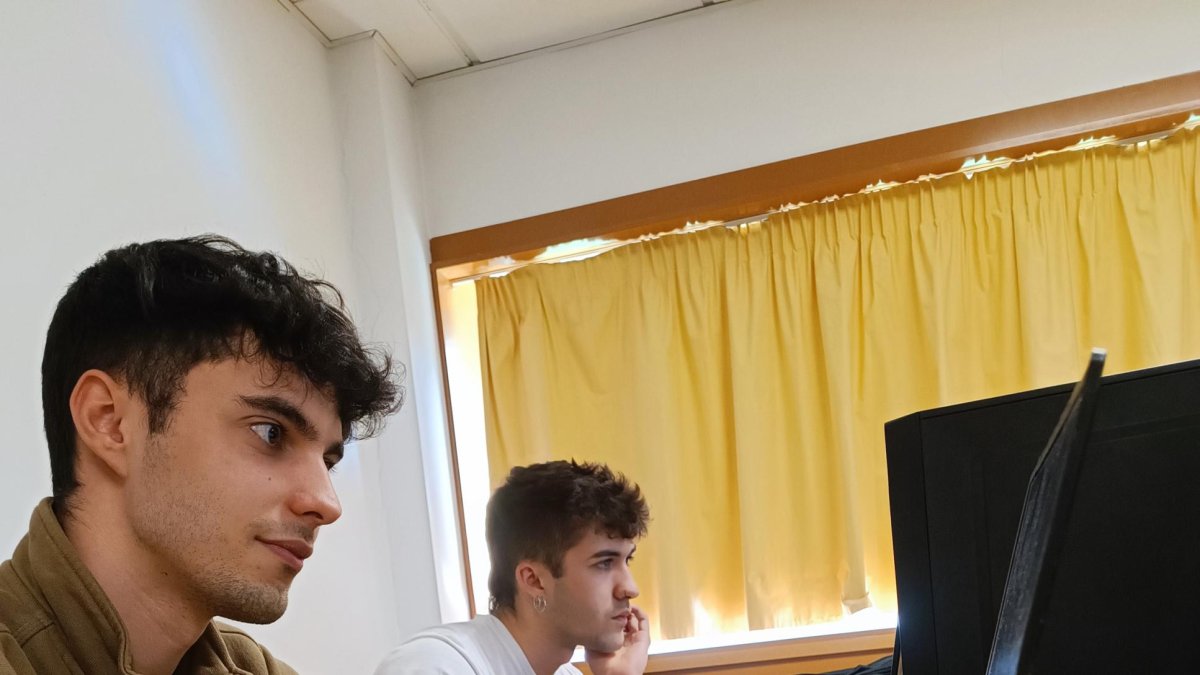 Los estudiantes del Grado en Ingeniería de la Salud Samuel González Martín y Rodrigo Pascual García