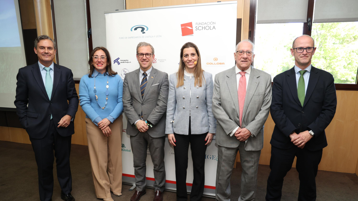 La directora de Transformación Digital Global de Iberdrola, Margarita Fernández de Prada, ofrece una ponencia sobre Inteligencia Artificial.