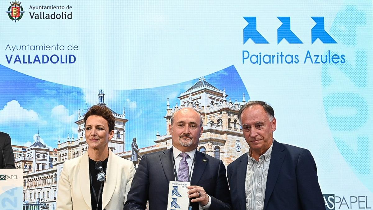 Recoge el galardón el concejal de salud pública y seguridad ciudadana, Alberto Cuadrado.