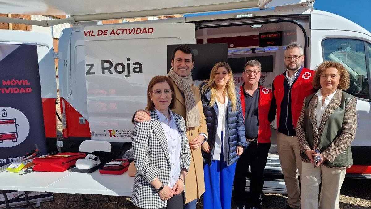 Cruz Roja Valladolid incorpora dos nuevos vehículos eco a su flota para la atención integral financiados por fondos europeos