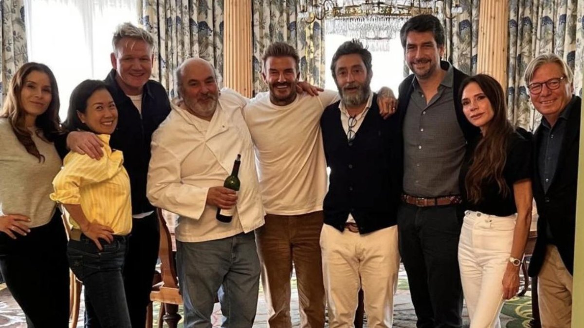 David y Victoria Beckham, el chef Gordon Ramsay y su mujer Tana, y el enólogo Peter Sisseck durante su vista a Vega Sicilia.