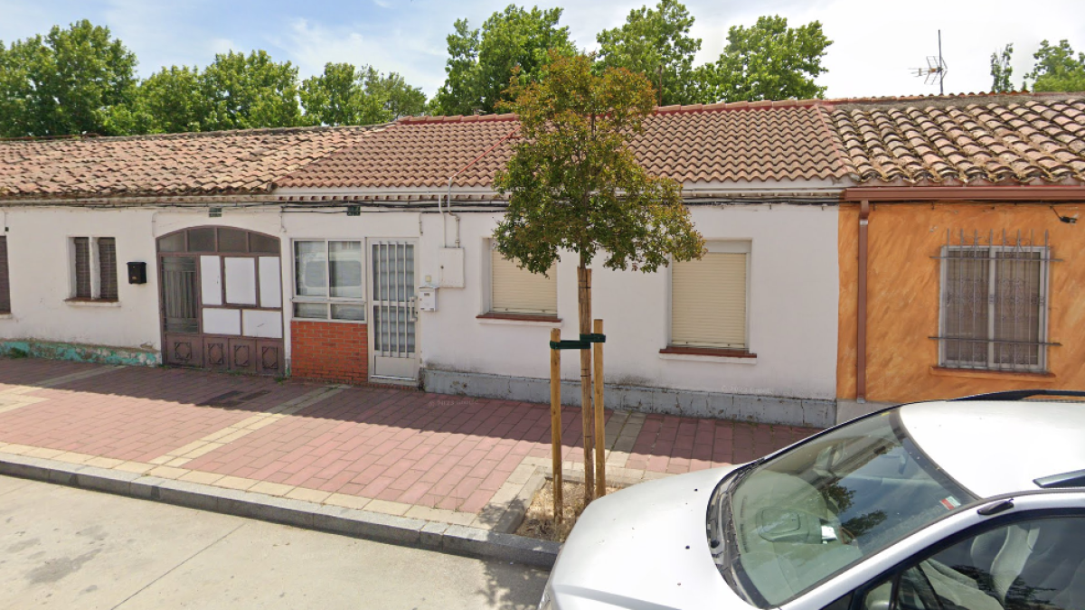 Domicilio de La Overuela en el que han encontrado fallecido a un hombre de 60 años