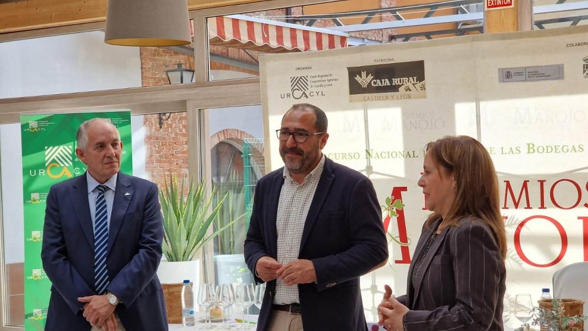 El alcalde de Tordesillas, Miguel Ángel Oliveira, junto a Verónica Gil en una imagen de archivo