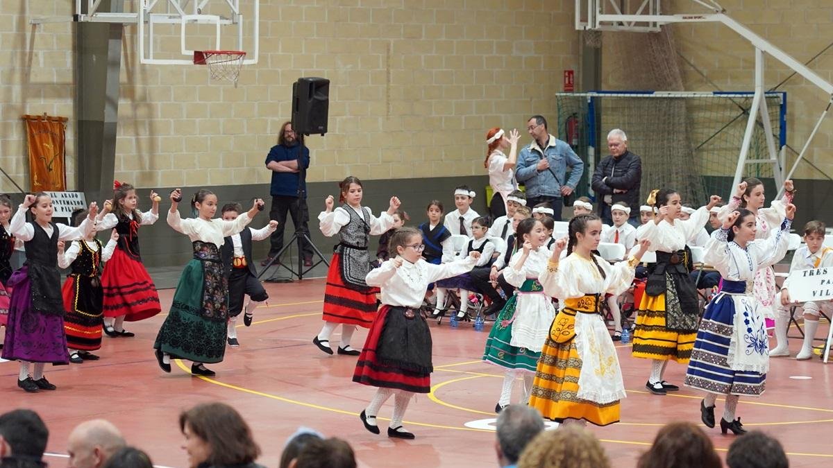 IV Encuentro Infantil de Folclore en Villanubla, Valladolid. ICAL
