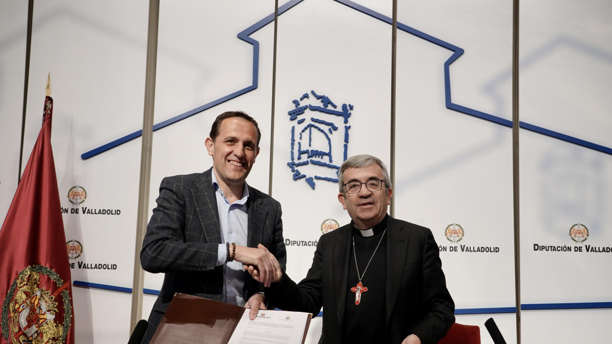 El presidente de la Diputación, Conrado Íscar, y el arzobispo de Valladolid, Luis Argüello, firman el Convenio para la Rehabilitación de Iglesias y Ermitas en la provincia