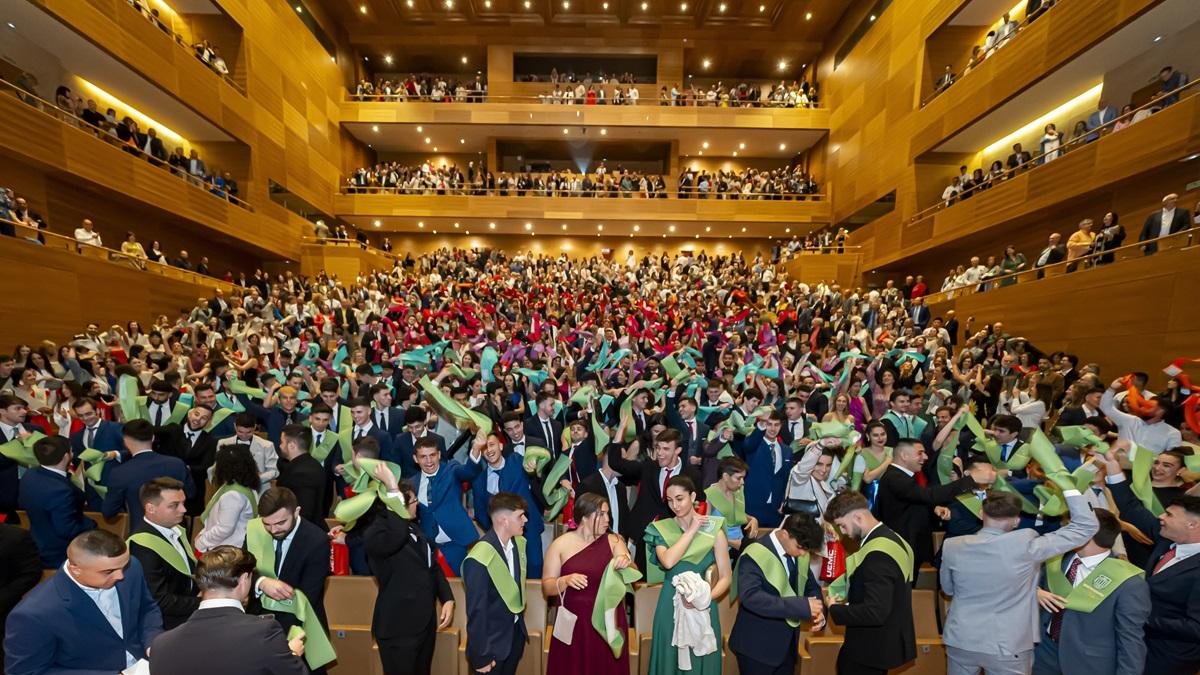 El acto de graduación de la UEMC en el Miguel Delibes