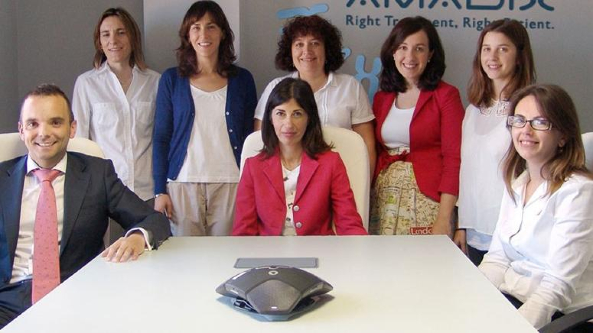 Imagen de archivo del equipo de Amadix con su CEO, Rocío Arroyo, en el medio