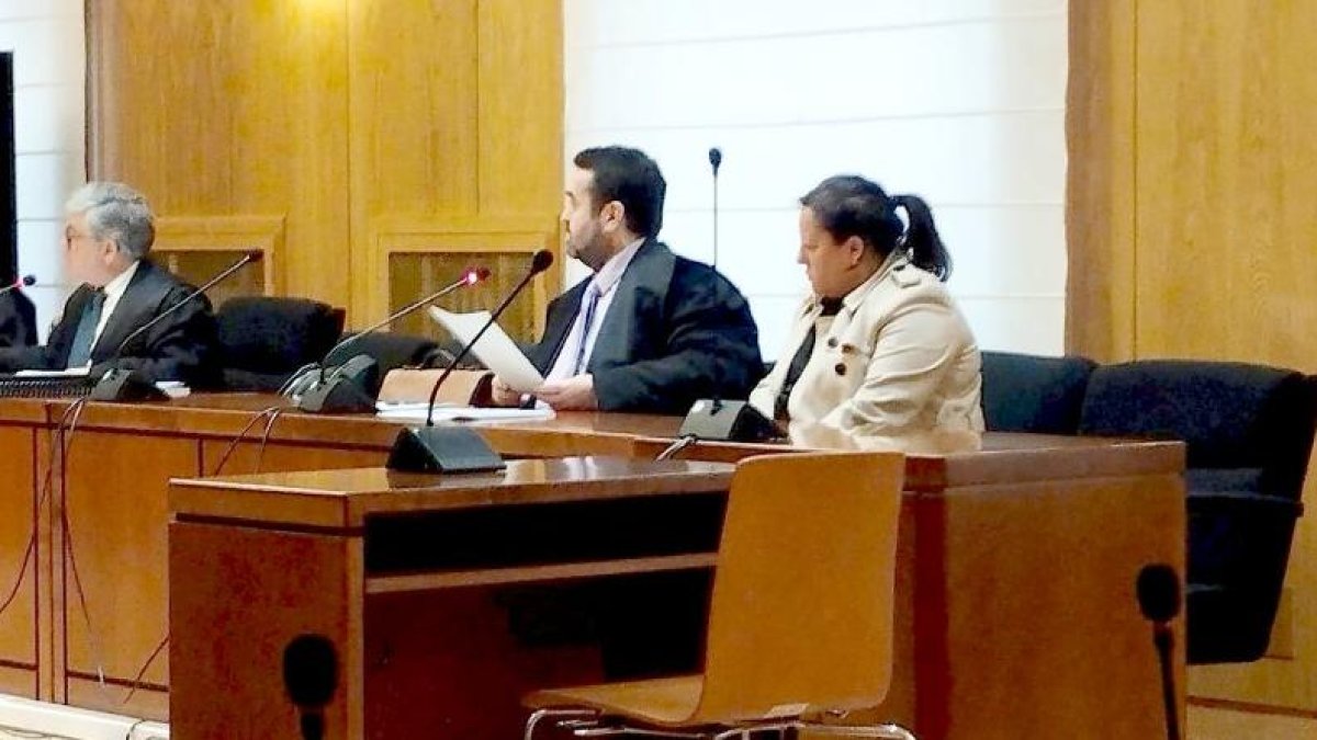 Momento del juicio de la empleada de Villavieja y Villamarciel acusada de malversación en la Audiencia Provincial de Valladolid. E. P.