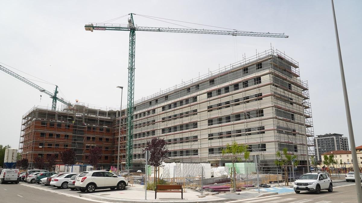 Construcción de viviendas en el nuevo barrio Cuarteles de Artillería y Conde Ansúrez.