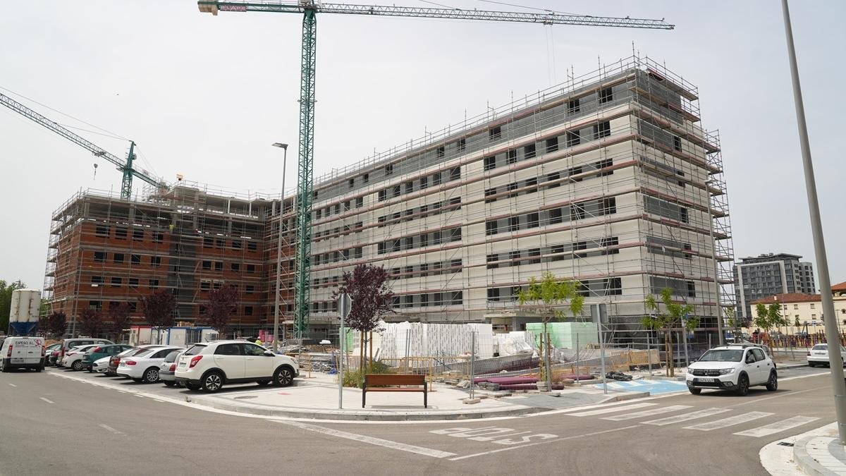 Construcción de viviendas en el nuevo barrio Cuarteles de Artillería y Conde Ansúrez.