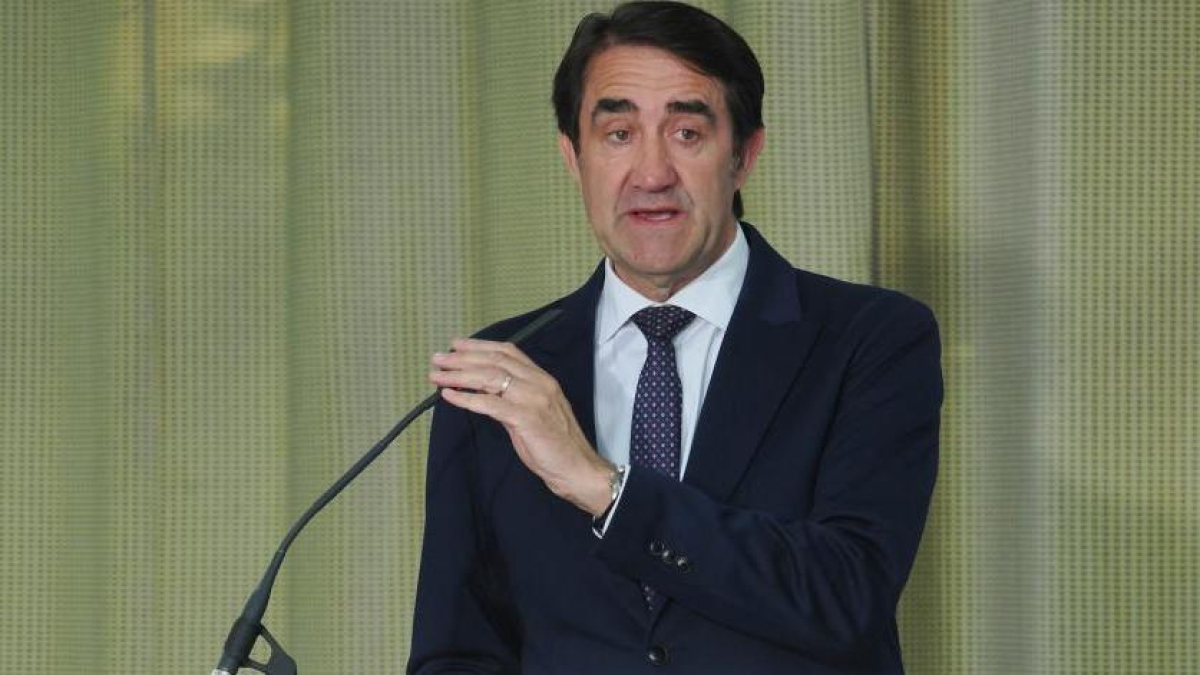 El consejero Juan Carlos Suárez-Quiñones en el Club de Prensa 'Claves de futuro: energía, vivienda y jóvenes'
El consejero Juan Carlos Suárez-Quiñones en el Club de Prensa 'Claves de futuro: energía, vivienda y jóvenes'