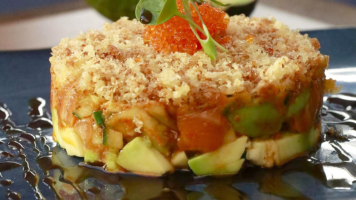 TARTAR DE SALMÓN CON TOMATE Y AGUACATE