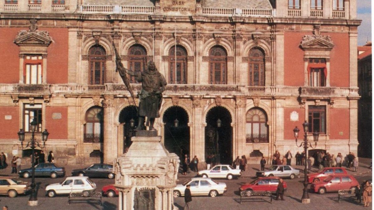 Imagen de la fachada del Ayuntamiento de Valladolid en los años 80.