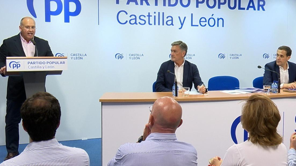 El portavoz del Grupo Parlamentario Popular en el Congreso de los Diputados, Miguel Tellado, interviene en la Junta Directiva provincial del PP de Valladolid.
