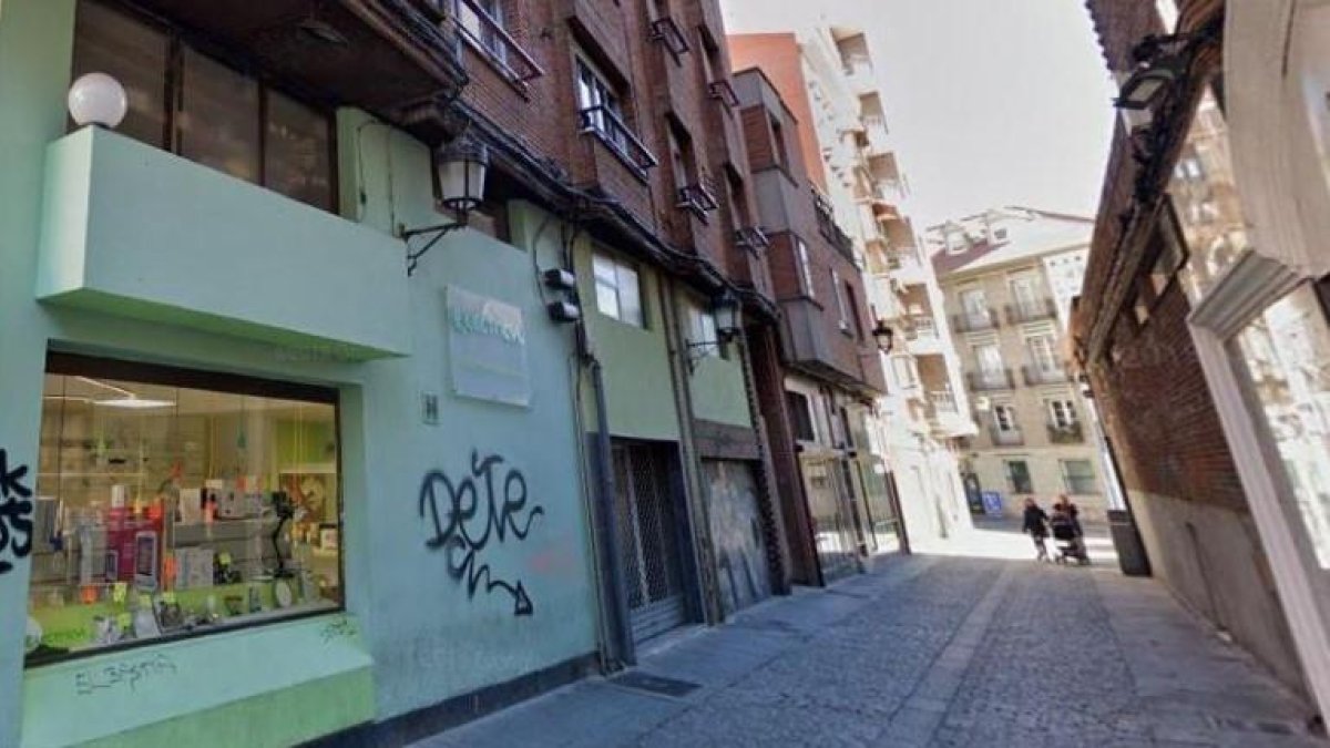 El local de ocio se encuentra en la calle Bao, próxima a la plaza del Rosarillo.