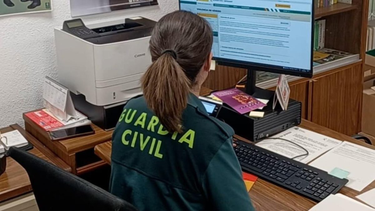 Imagen de archivo de una agente de la Guardia Civil.