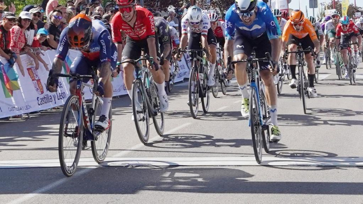El corredor del Jayco Alula Caleb Ewan se adjudica al sprint la XXVIII Clásica ciclista internacional a Castilla y León