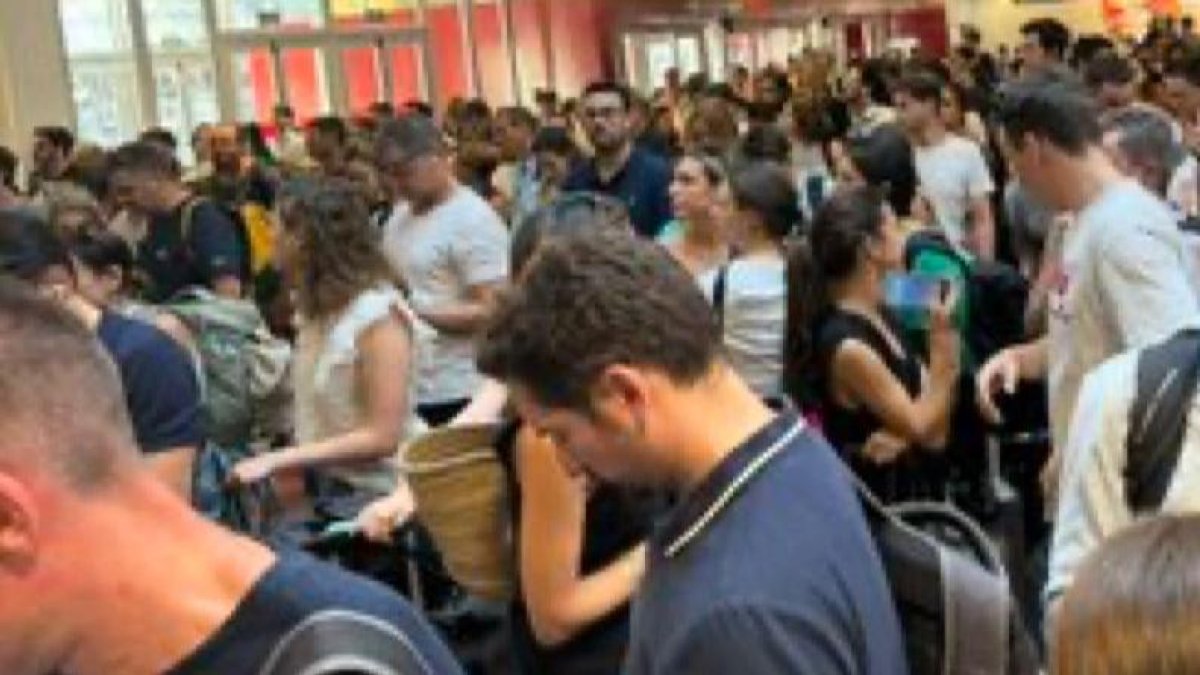 Pasajeros en la estación de Chamartín