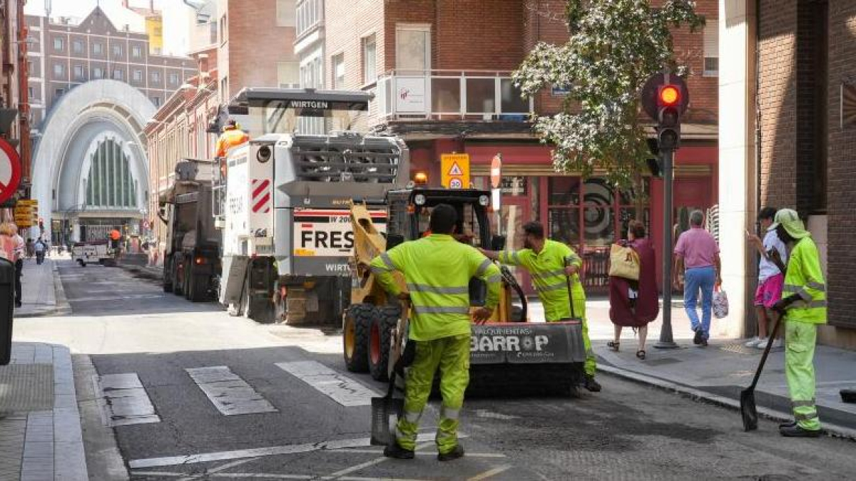 Tareas de fresado en la calle López Gómez