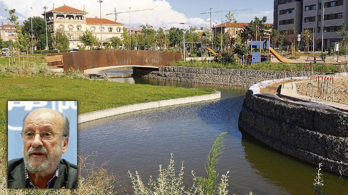 Plaza en la Ciudad de la Comunicación que llevará el nombre ‘Alcalde Javier León de la Riva’ junto a una imagen del ex regidor