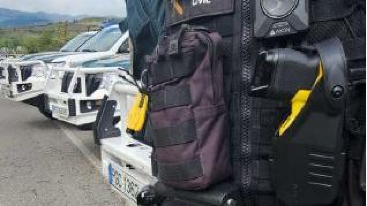 Presentación de las pistolas eléctricas en las unidades de la Guardia Civil