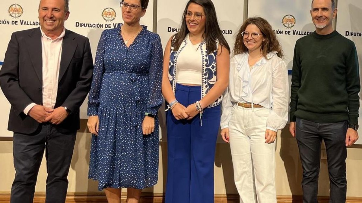 Presentación del III Ciclo de Conciertos de Órgano. Alfonso Romo, acompañado de la alcaldesa de Nava del Rey, Denís Vázquez; el concejal de La Seca Jorge Pocero y la teniente a alcalde de Rueda, Carmen Villanueva.